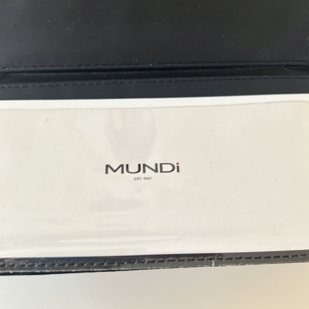 MUNDi new Black Leather wallet, multiple compartments - Picture 6 of 10